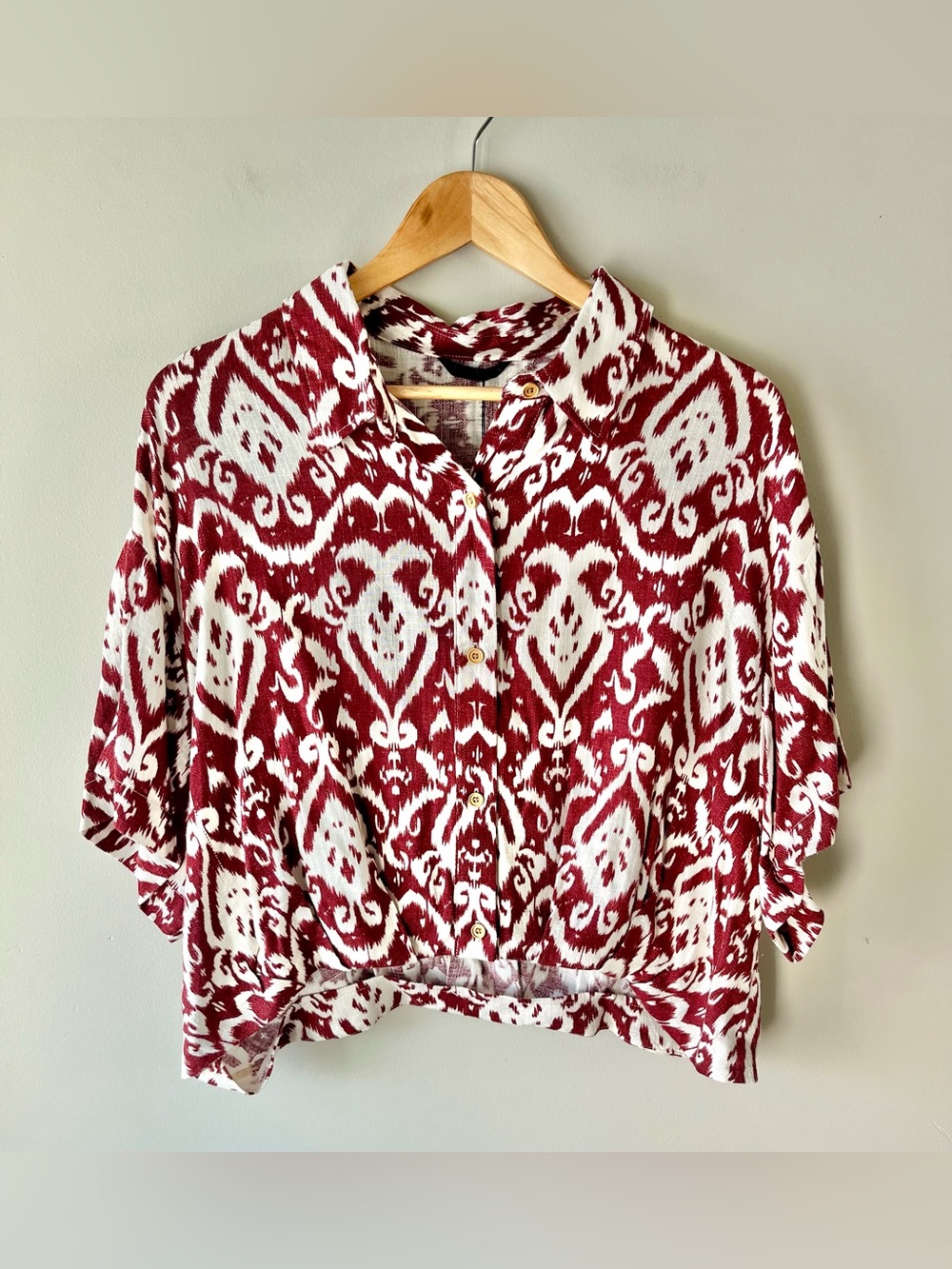 NWT ZARA Burgundy & Cream Ikat Print Button-Up Blouse Size XL Slightly Cropped